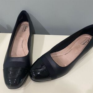 Clarks Juliet Monte Black Leather Cap Toe Pumps Women's Low Block Heel Shoes